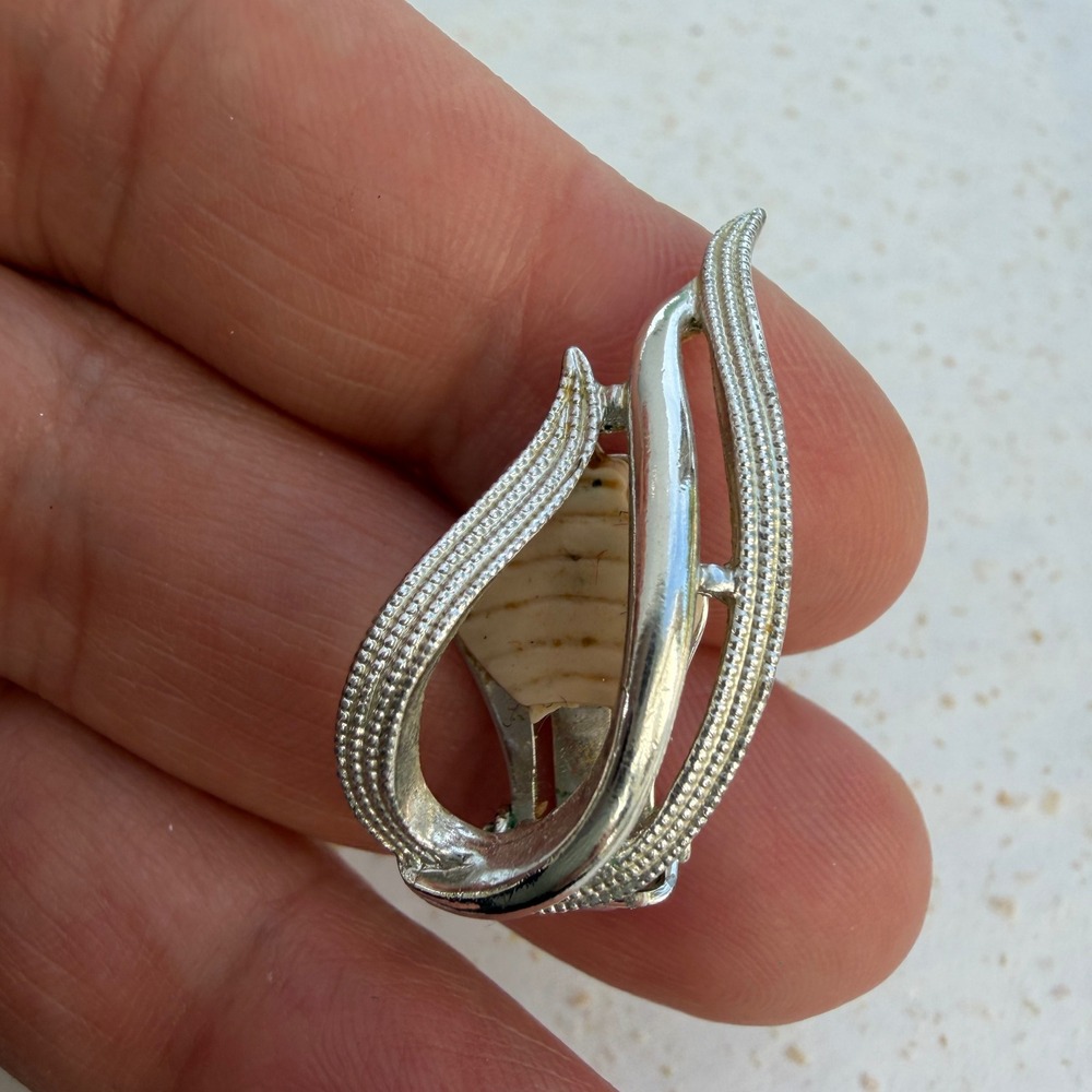 Vintage Sarah Coventry Silver Tone Textured Teardrop Clip On Earrings 1980s